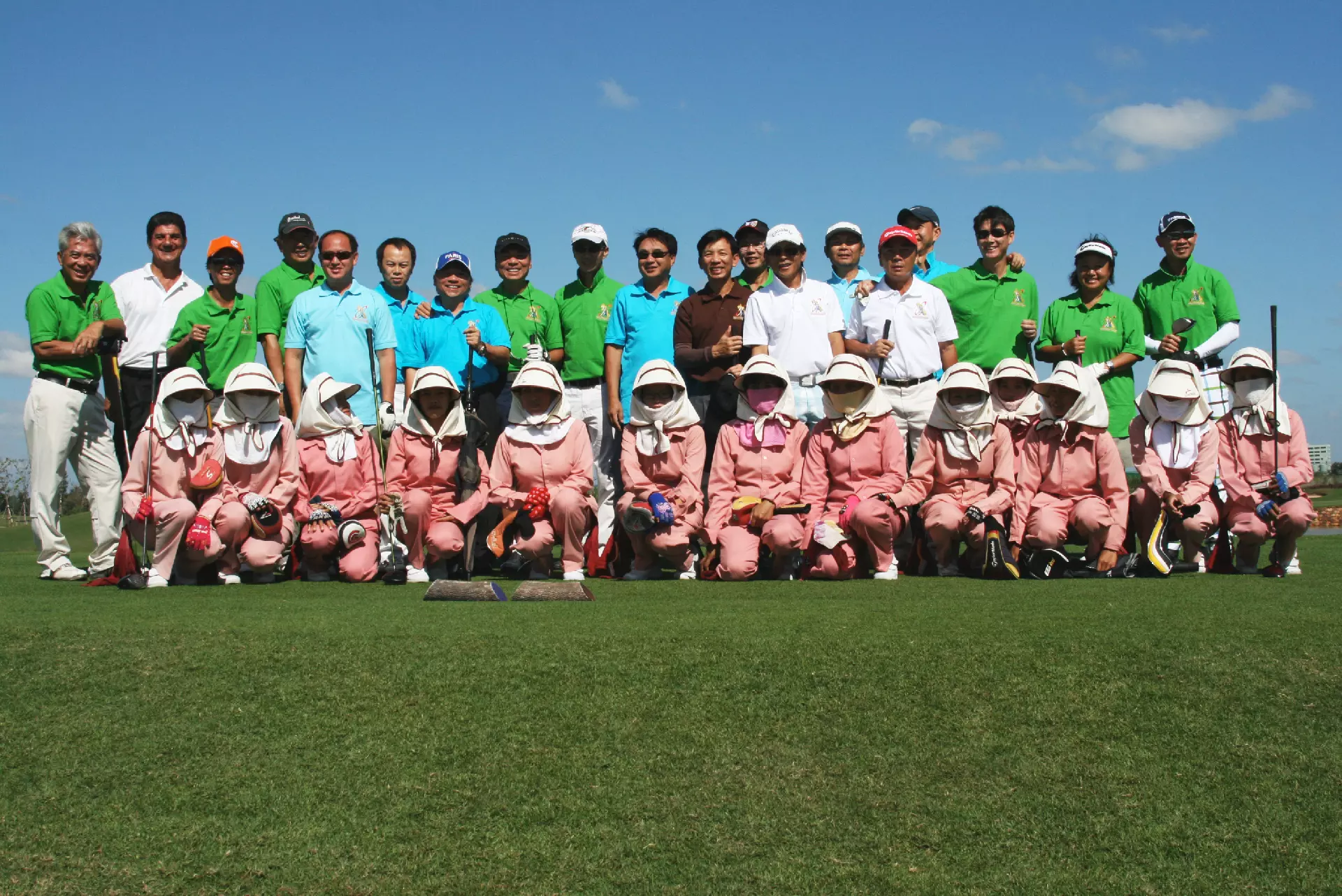Toute équipe LPG avec caddy devant en 2009 au Singha Golf Course